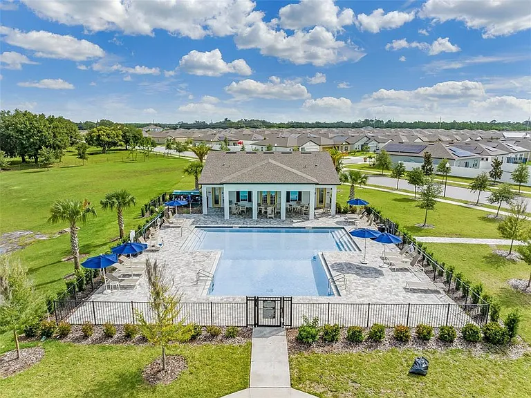 756 Steerview St — Photo 33