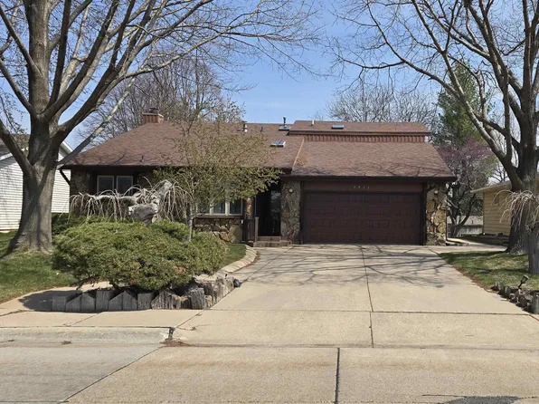 3411 Lakeview Dr, Kearney, NE 68845