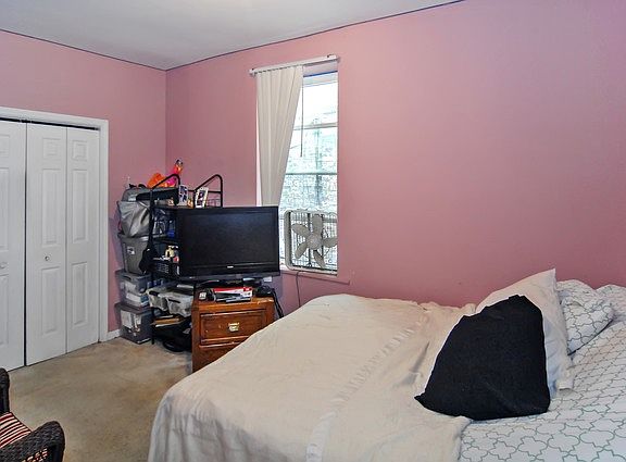 5th image of 1010 N Lawler Ave