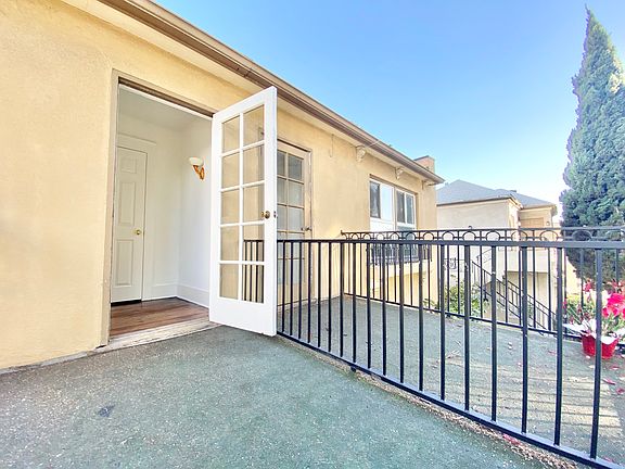 2nd image of 524 1/2 Heliotrope Dr #A