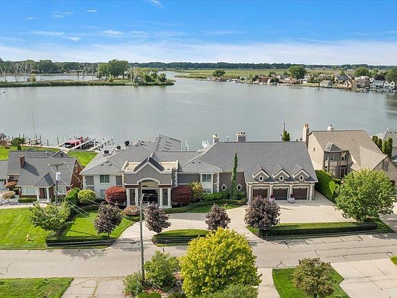 3rd image of 38371 Huron Pointe Dr