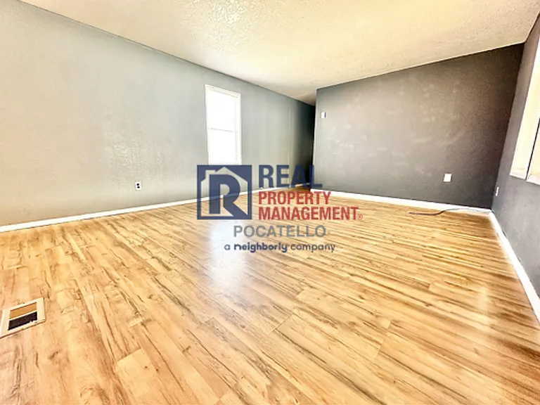 193 Teakwood St — Photo 6