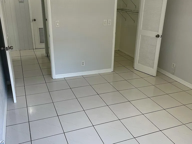440 SE 2nd Ave #5 — Photo 17