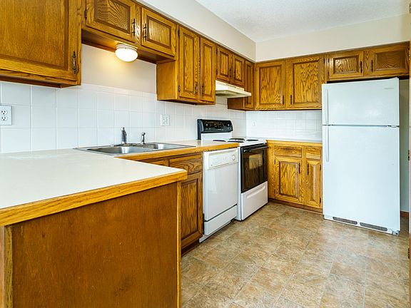 3rd image of 10332 Balsam Ln