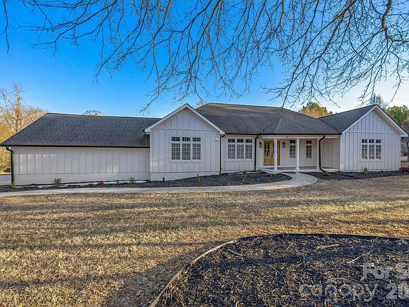 3rd image of 1 Sweetbriar Ct
