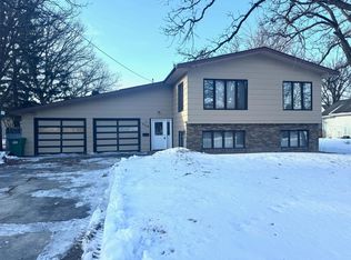302 5th St SE, Roseau, MN 56751
