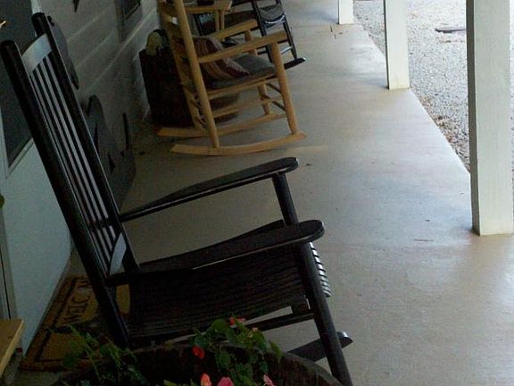 front porch at Double Star APTS