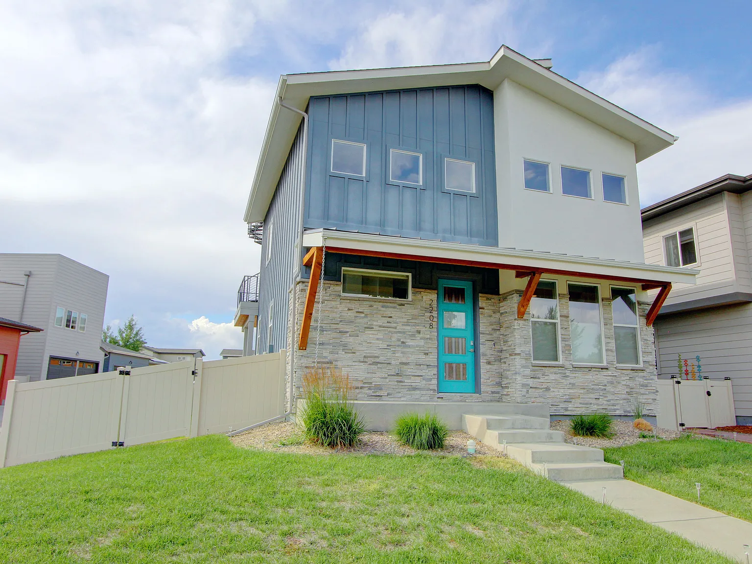 3 bed, 2.5 bath, 2086 sqft, $3,500 — Photo 2