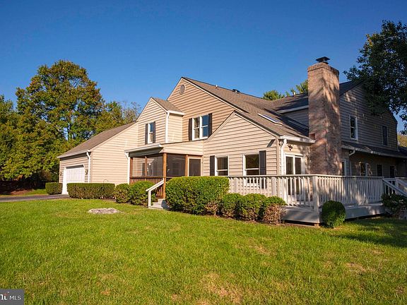 2nd image of 200 Meadow Ridge Dr