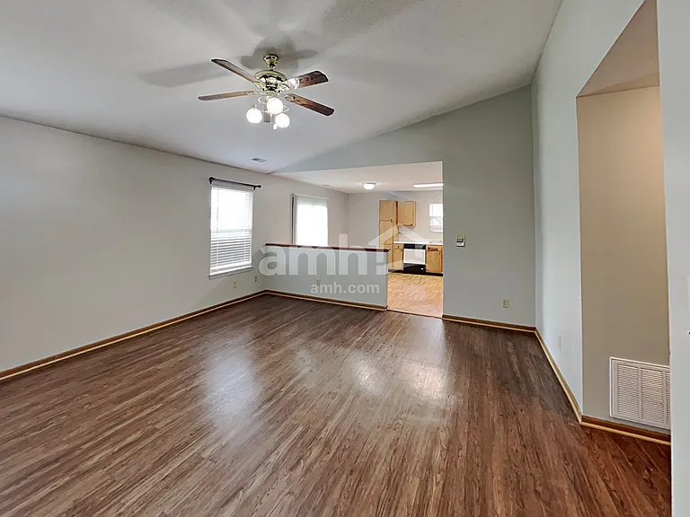 1168 Fielding Ln — Photo 7
