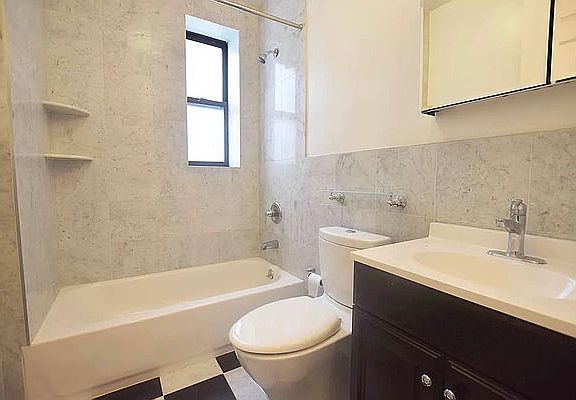 5th image of 315 Lincoln Pl APT 4O