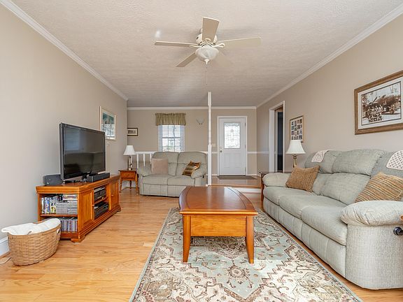 4th image of 1102 Brentwood Way