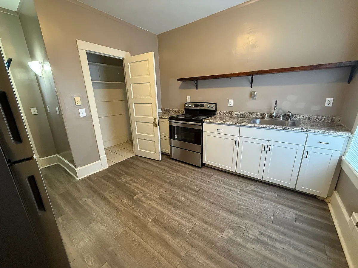 Building Photo - 1540 Central Ave #3N