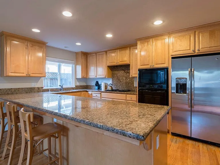 560 Barron Ave — Photo 6