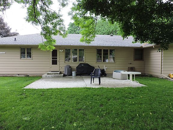4th image of 26 Woods Pl