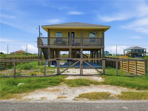 377 W Misty Oak Ln, Rockport, TX 78382