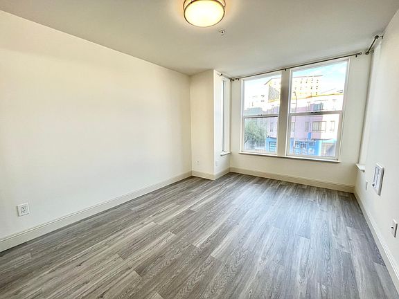 5th image of 3165 Mission St