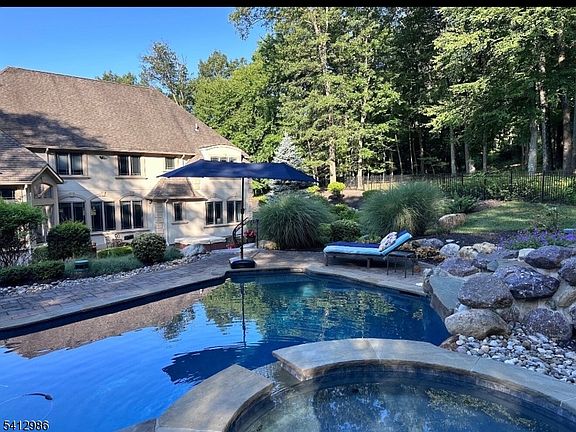 5th image of 127 Waughaw Rd