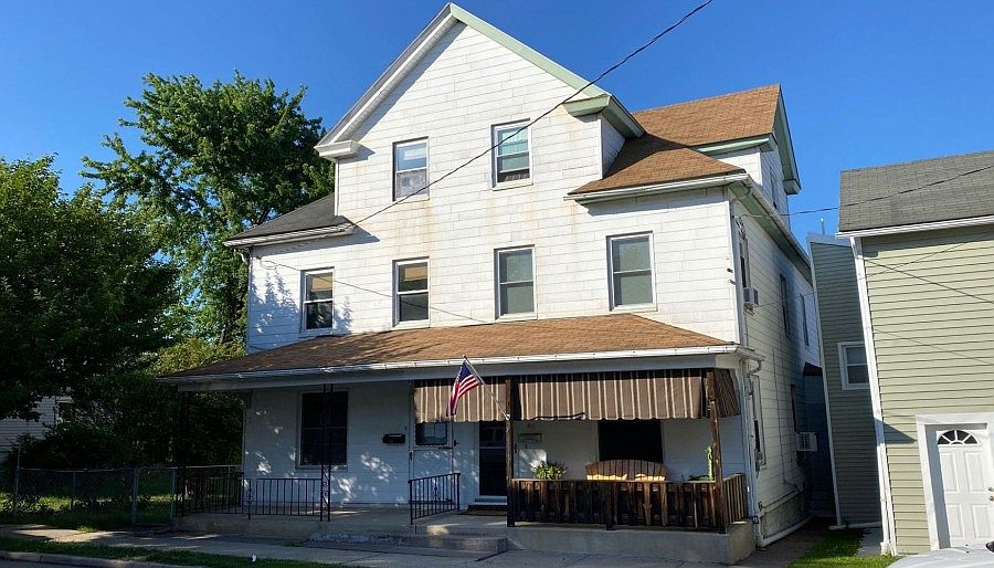 2nd image of 47 Railroad Ave