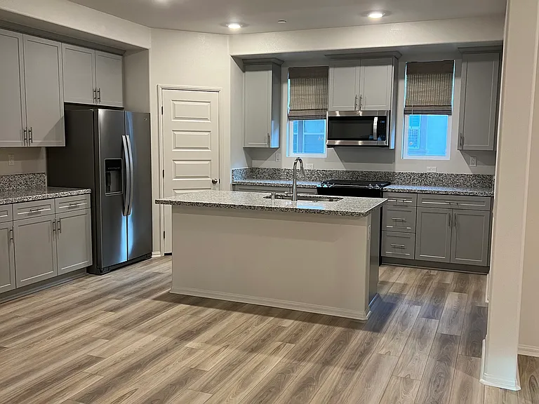 40775 Melrose Dr — Photo 2
