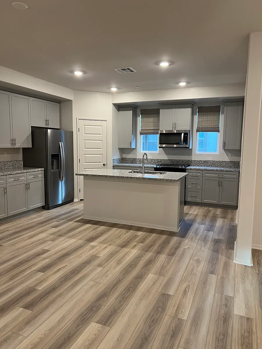 Building Photo - 40775 Melrose Dr