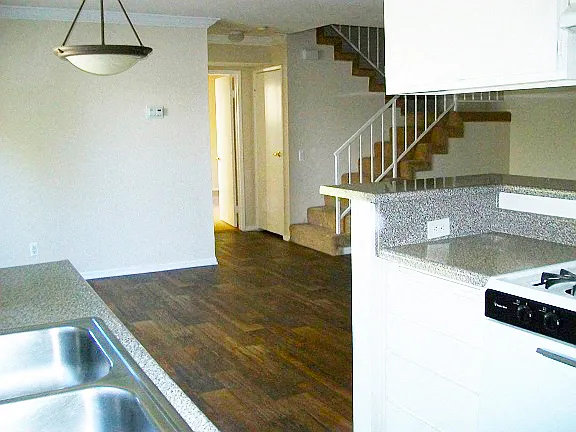 Kester Apartments — Photo 7