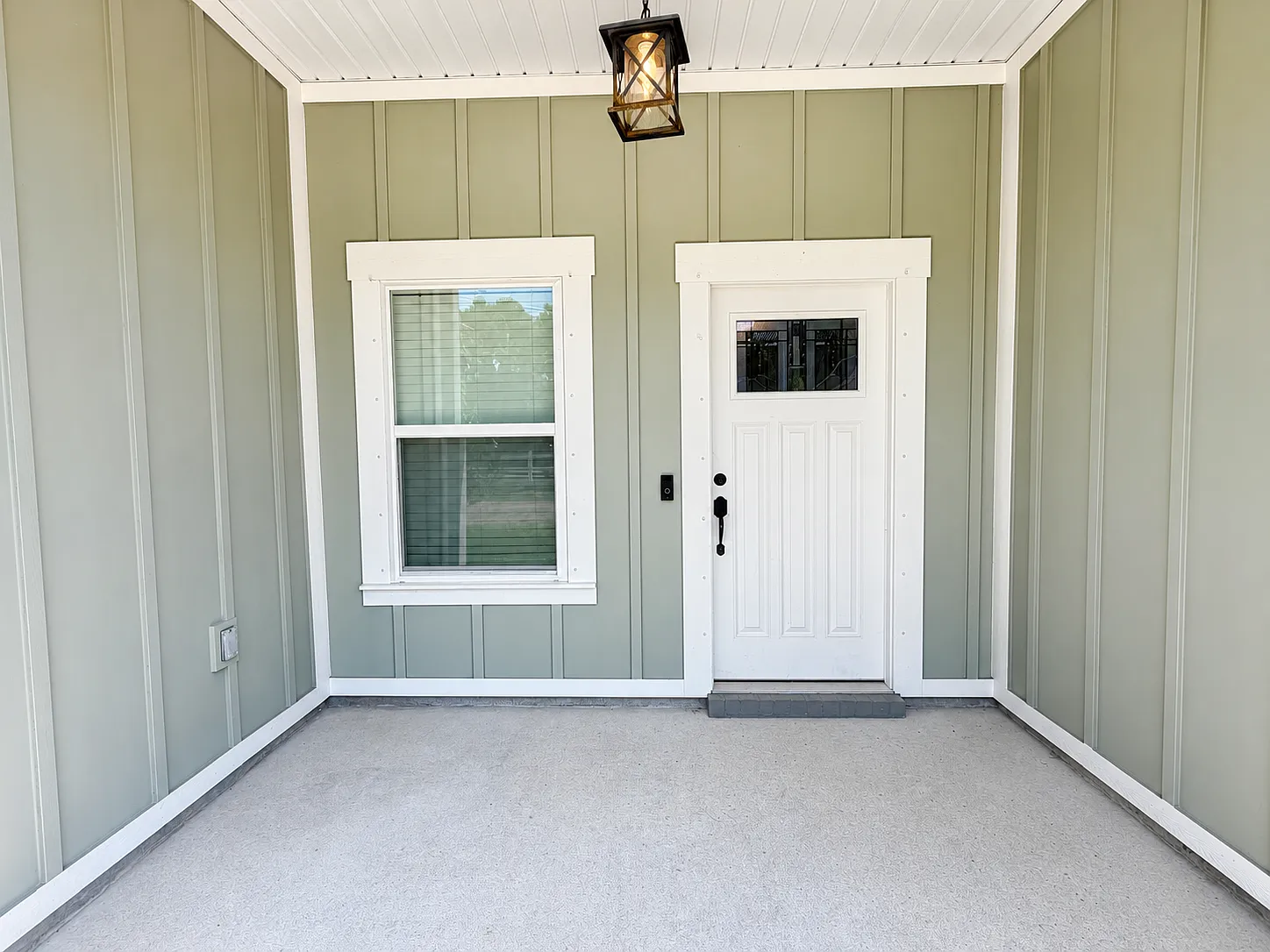 4 bed, 2060 sqft, $2,575 — Photo 2