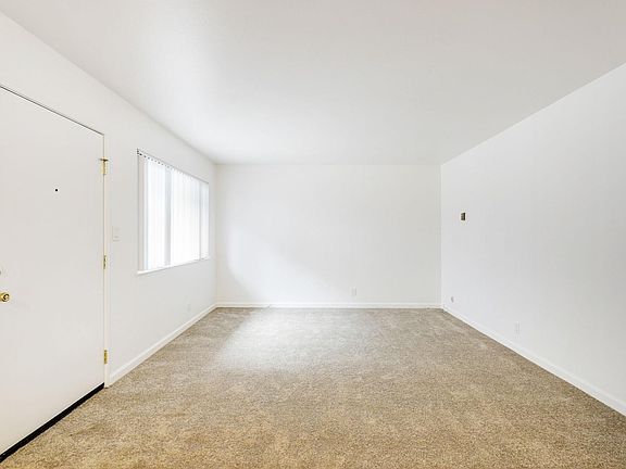 4th image of 170 Stoakes Ave