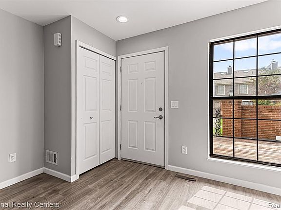 5th image of 38860 Country Cir