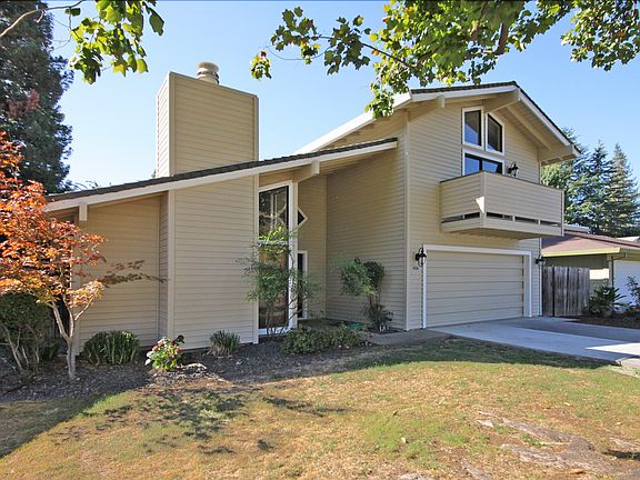 2nd image of 56 Hidden Lake Cir