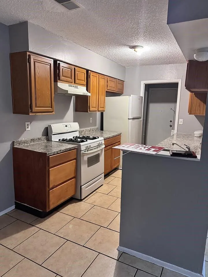 3 bed, 2.0 bath, 987 sqft, $1,425 — Photo 3