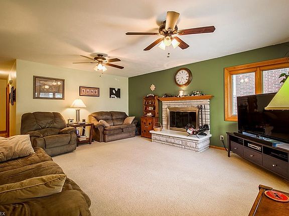 3rd image of 2595 Zesiger Ave