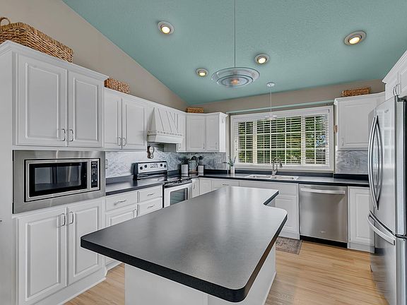 4th image of 1263 Stone Ridge Rd