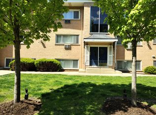 405 Wesley Ave APT 4, Oak Park, IL 60302