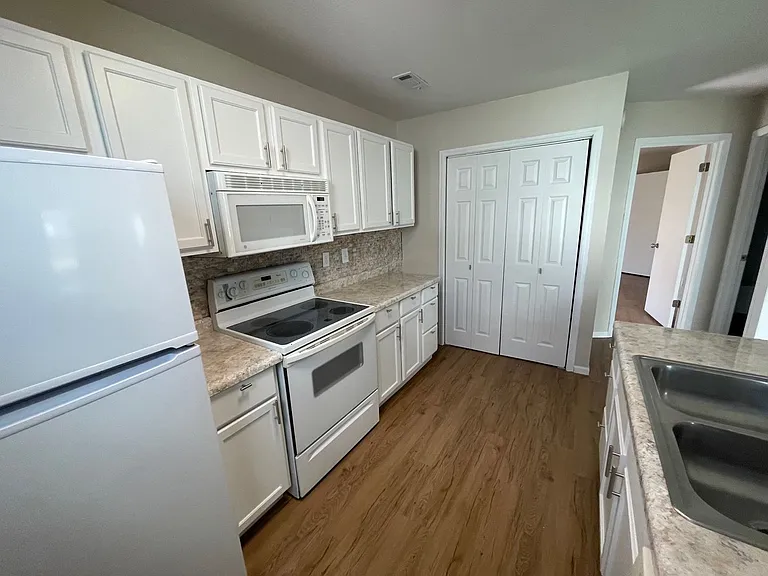 1512 Typhoon Ct — Photo 4