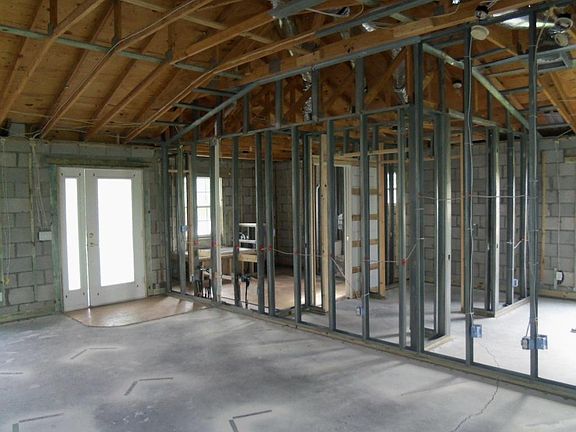 3rd image of 902 SW Fisherman Ave