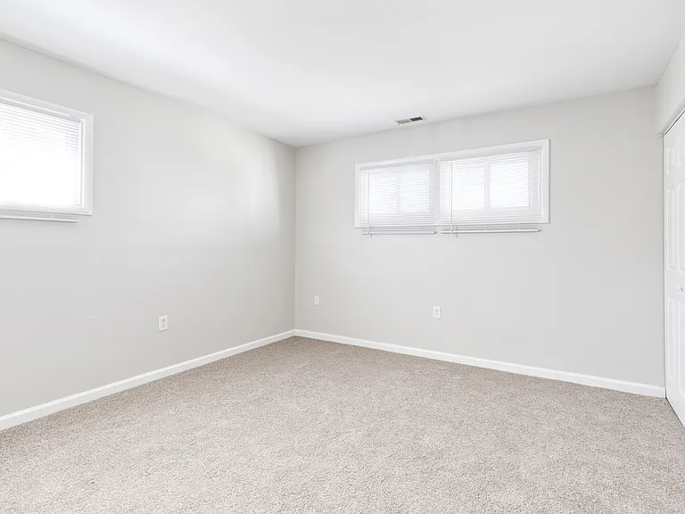 142 Alview Ter — Photo 12