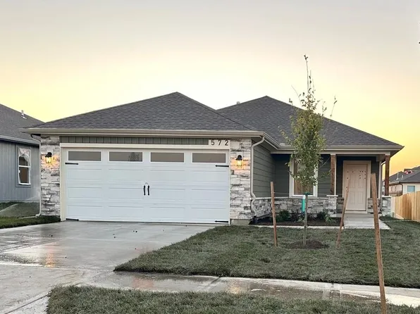 572 N Pecan St, Gardner, KS 66030