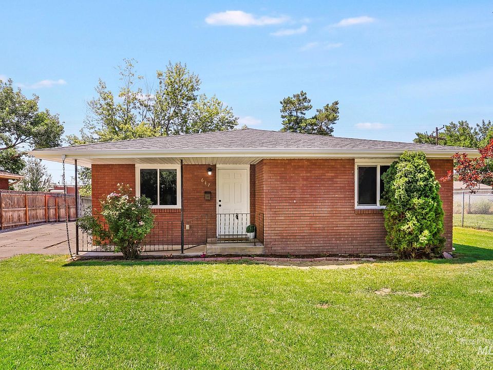 1st image of 647 King Circle Dr