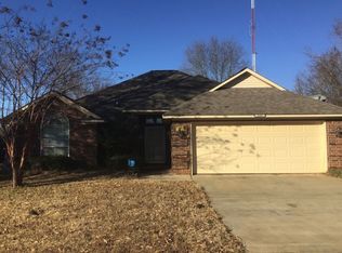 102 Village Pl, Wake Village, TX 75501