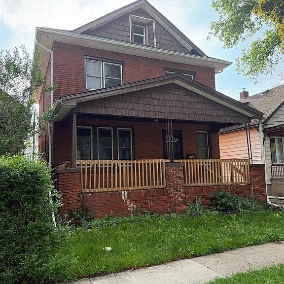 1180 Albert Rd — Photo 2