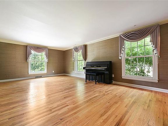 4th image of 104 Shannon Dr