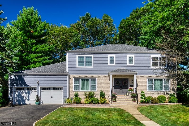 1st image of 8 Powell Dr