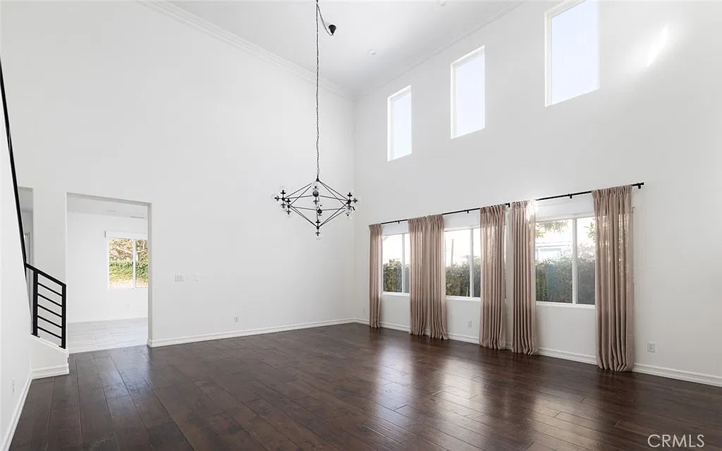 4 bed, 2558 sqft, $7,900 — Photo 4