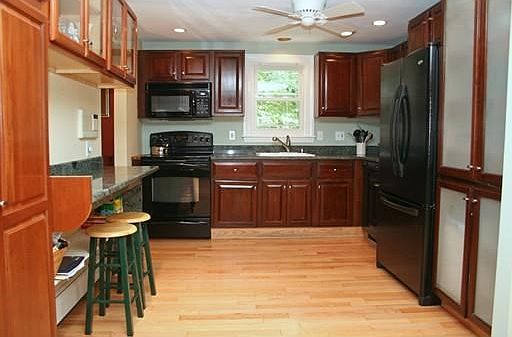 4th image of 18 Stearns Dr