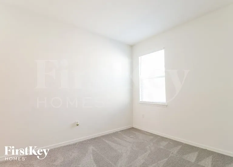 332 Corbel Ln — Photo 11