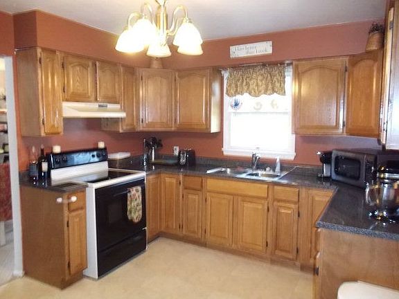 4th image of 2711 Willow Way