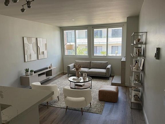 5th image of 33 Driftwood St APT 10