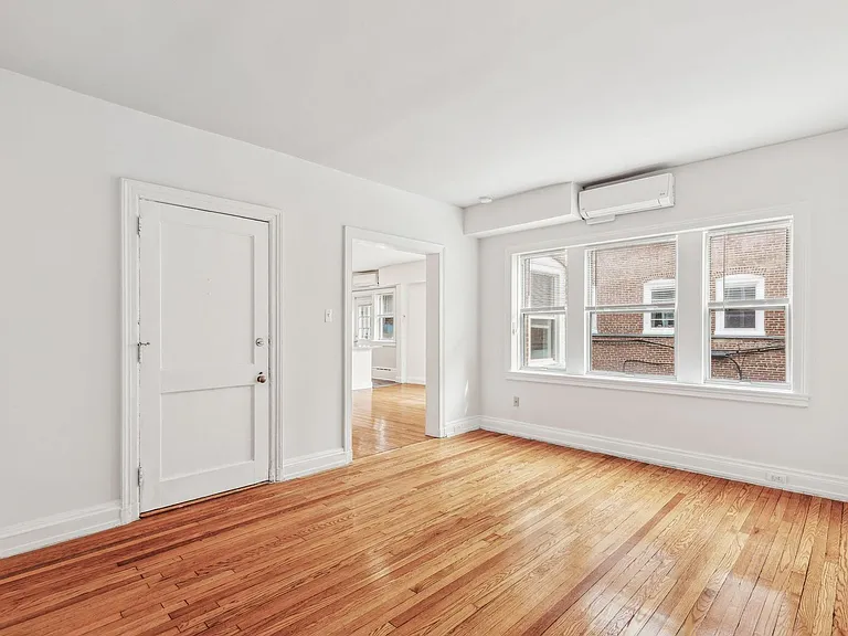 10 Montgomery — Photo 125