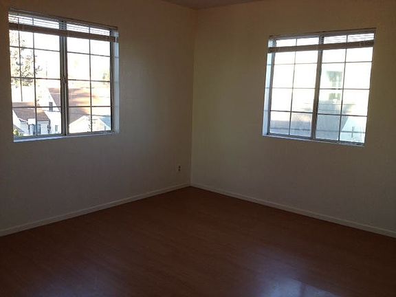 3rd image of 318 N Hobart Blvd APT 6